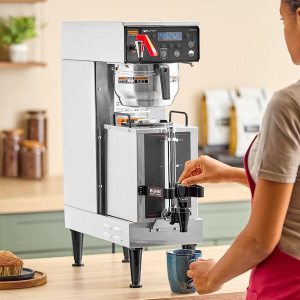 Bunn 38700.0043 AXIOM Single 1 Gallon Coffee Brewer with Portable Server - 120V